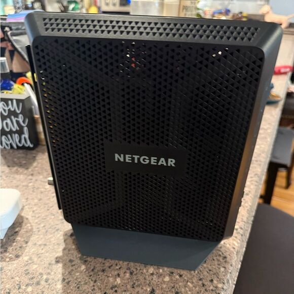 NETGEAR Black Modem-Router Combo with Sleek Design - Picture 7 of 12